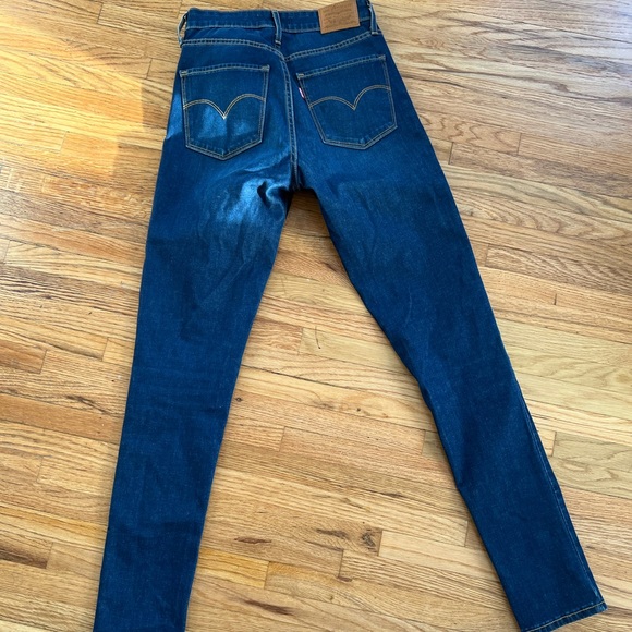 Levi’s High Rise Skinny - Picture 5 of 5